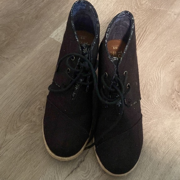 Toms Wedge Laced Booties - Picture 2 of 7